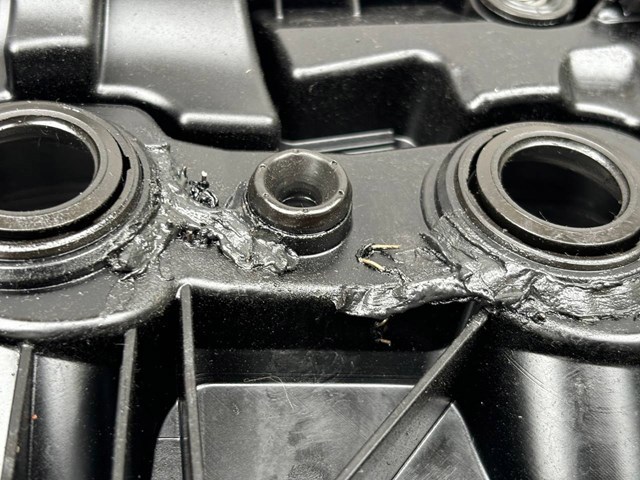 Крышка клапанная 04L103469 VAG
