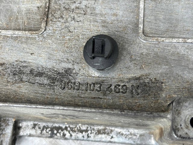 Крышка клапанов 06B103469N VAG