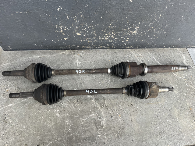 Полуось передняя, правая 1C153B436CD FORD