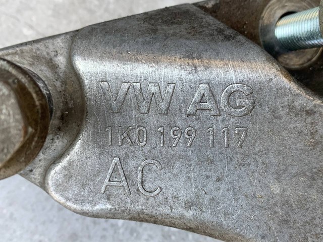 Задняя подушка двигателя Volkswagen Jetta 5