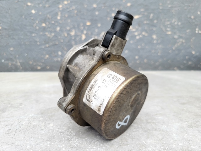 Механический вакуумный насос 8200113585 RENAULT
