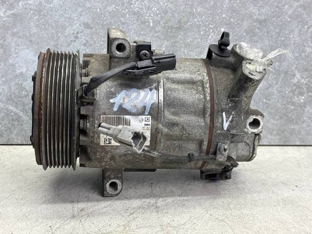 Компрессор системы кондиционирования 926000734R RENAULT