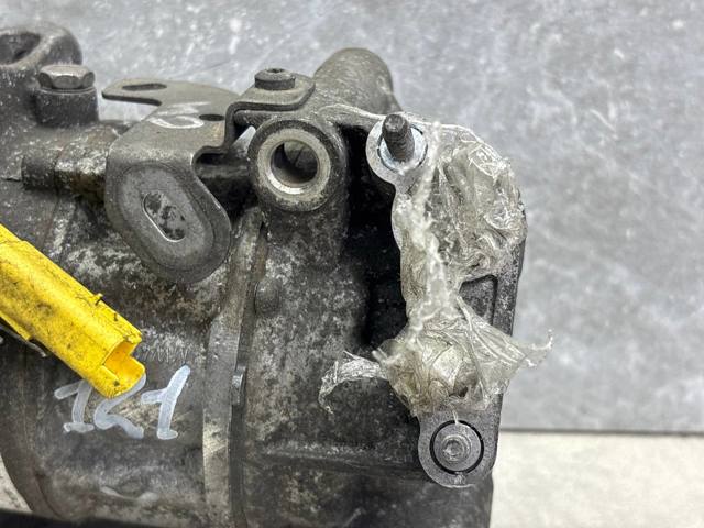 Компрессор системы кондиционирования 9833718880 PEUGEOT
