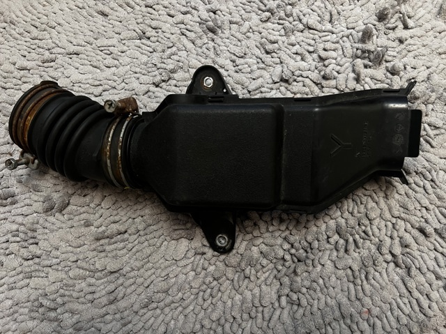 TOYOTA 1775237121 Впускной патрубок воздушного фильтра в наличии Украина