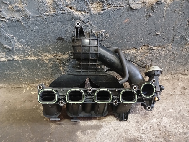 MAZDA LF2513100C Коллектор впускной в наличии Павлоград