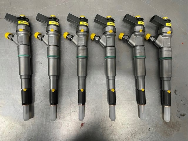 Форсунка дизельная в сборе 0445110080 BOSCH