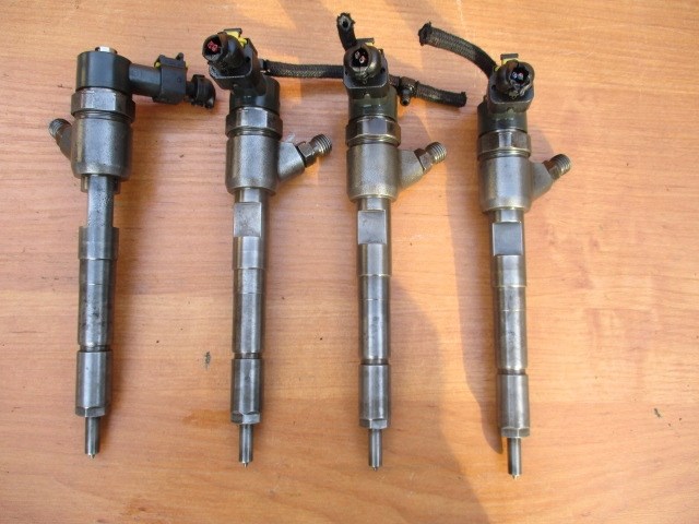 Клапанная форсунка 0445110083 BOSCH
