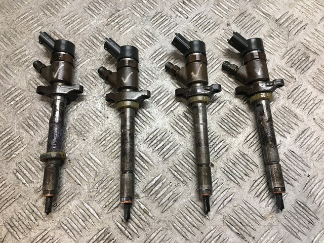 Клапанная форсунка 0445110136 BOSCH