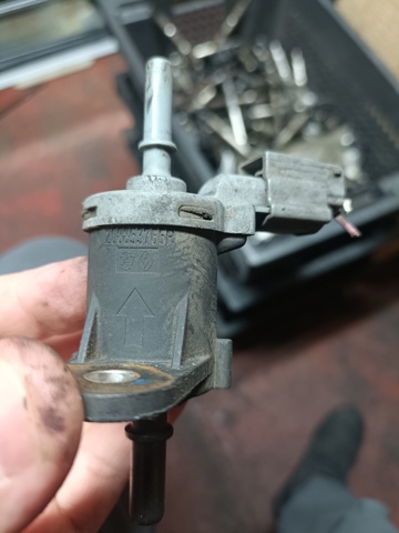 Клапан адсорбера топлива 208853765R RENAULT