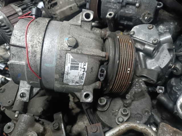 RENAULT 8200421410 Компрессор кондиционера в наличии Украина