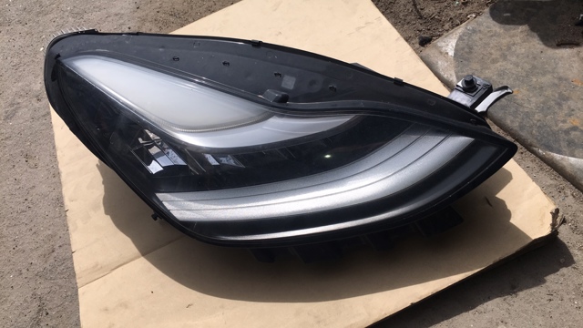 Фара правая 107737200L Tesla Model