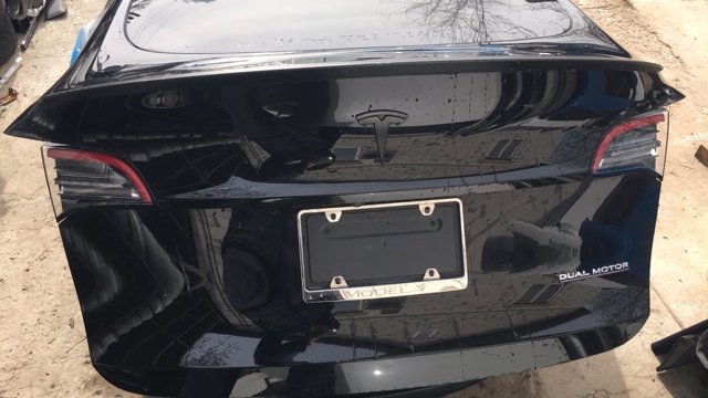 Фара задняя правая внутренняя 107740200F Tesla Model