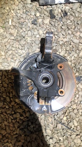 Кулак поворотный передний левый 400155RF0A NISSAN