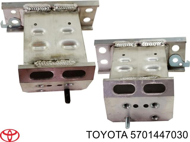 Кронштейн усилителя переднего бампера 5701447030 TOYOTA