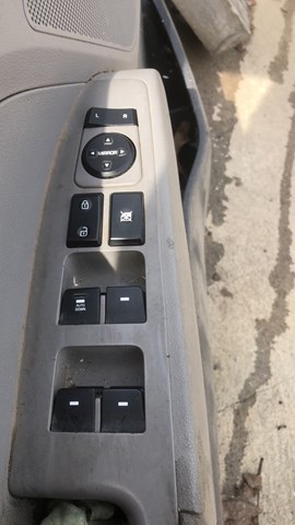Кнопки переднего левого стекло подъемника 93570F2100 HYUNDAI