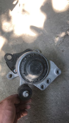 DG936F012DB FORD Правая подушка двигателя купить в Винница