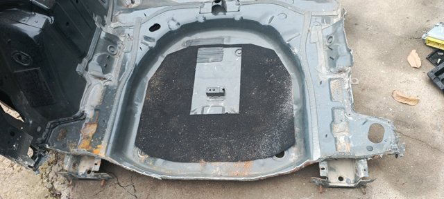 Ниша запасного колеса LX6Z7847122A FORD