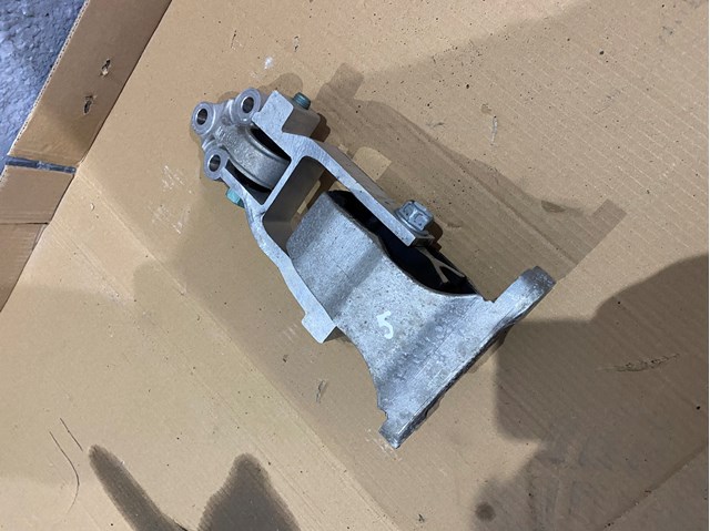 NISSAN 113606RC0B Задняя опора двигателя в наличии Киев