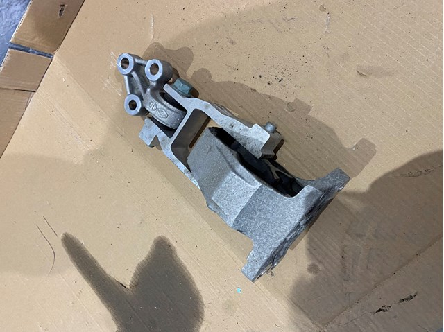 113606RC0B NISSAN Задняя опора двигателя купить в Винница