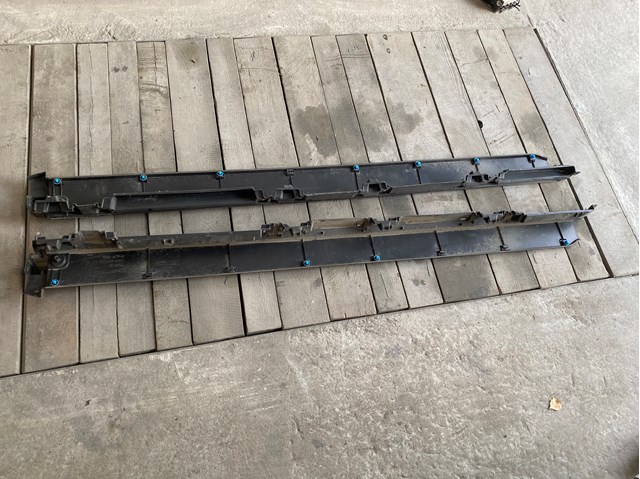 7250A136 MITSUBISHI Накладка (молдинг) порога наружная правая купить в Каменское