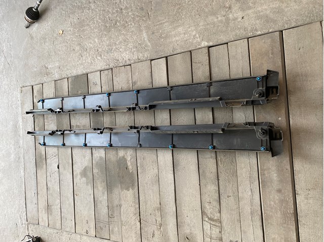7250A136 MITSUBISHI Накладка (молдинг) порога наружная правая купить в Киев