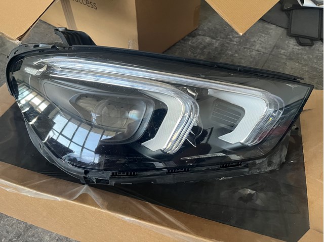1679060403 MERCEDES Фара правая купить в Кривой Рог