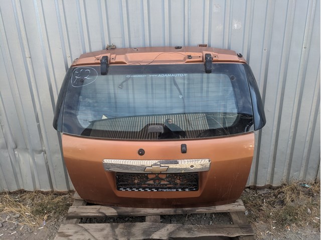 Дверь задняя багажная 95240538 GM