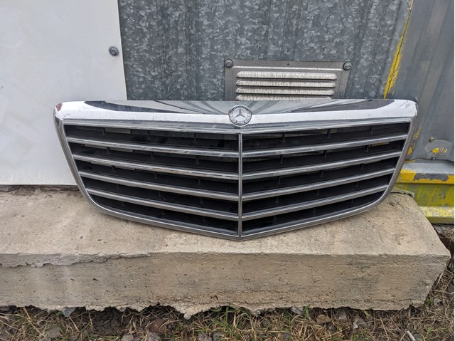MERCEDES A2118801783 Решетка радиатора в наличии Ирпень