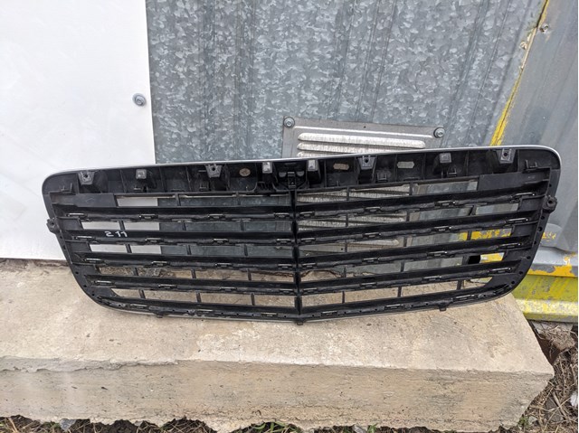 MERCEDES 2118801783 Решетка радиатора в наличии Кривой Рог
