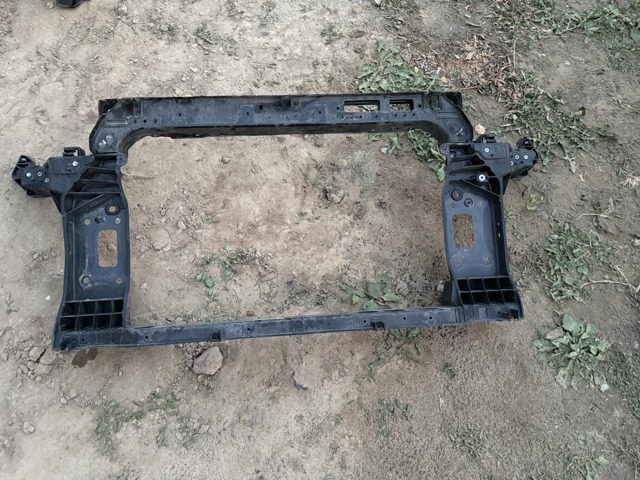 Суппорт радиатора в сборе 64101D7000 HYUNDAI