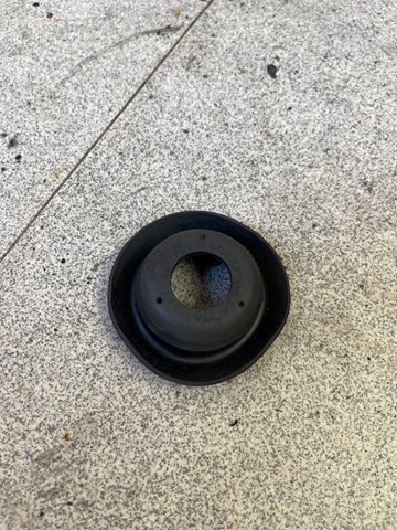 03G103638A VAG Подушка декоративной крышки мотора купить в Харьков