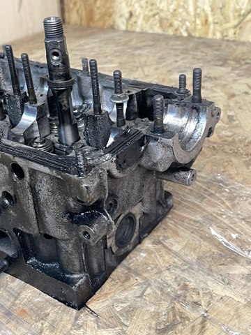 VAG 059103373D Головка блока цилиндров (ГБЦ) левая в наличии Харьков