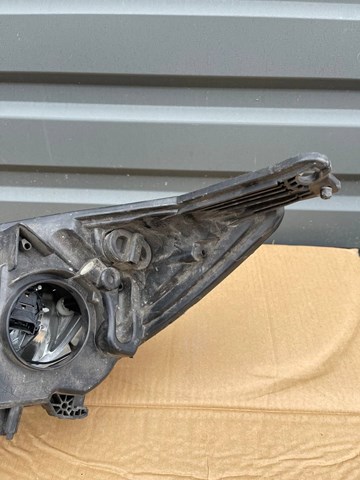 FORD 1873925 Правая фара в наличии Украина