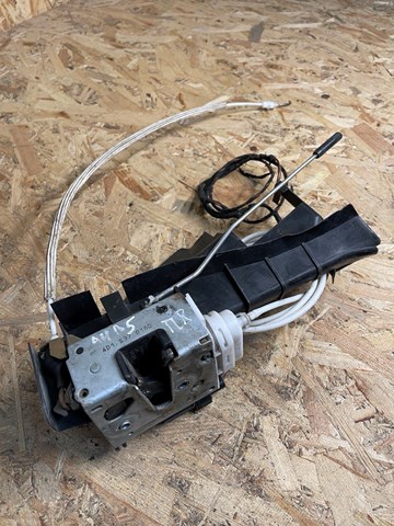 Замок передней пассажирской двери 4D1837016D VAG