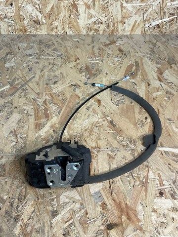 Замок задней двери, правой 825020002R RENAULT