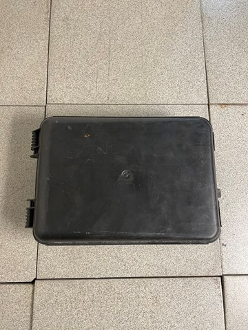 8D0927355A Корпус блока предохранителей купить Киев