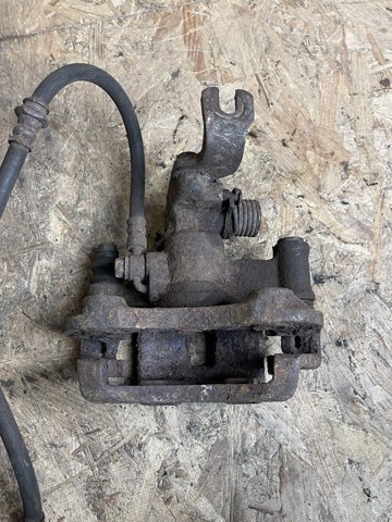 MAZDA G5162698ZD Суппорт тормозной задний правый в наличии Черкассы