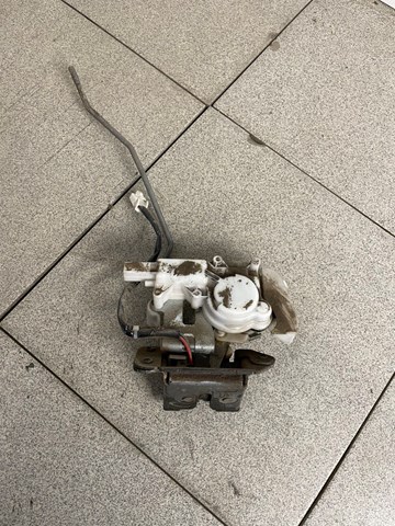 Замок и ручка двери задка GJ5E62310F MAZDA