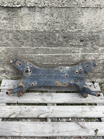 Поперечина передней подвески Митсубиси АСХ