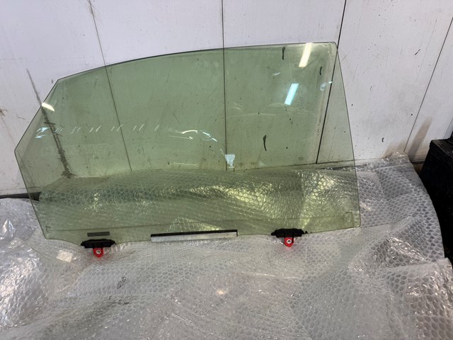 Стекло пассажирской двери 6810178010 TOYOTA