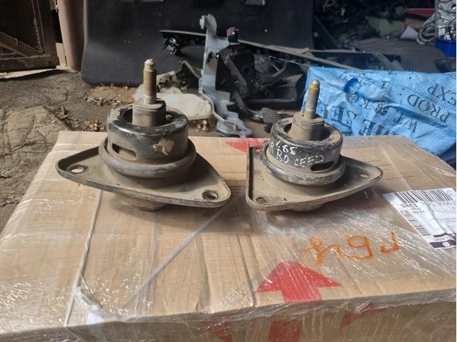 Правая опора ДВС 218102L000 HYUNDAI