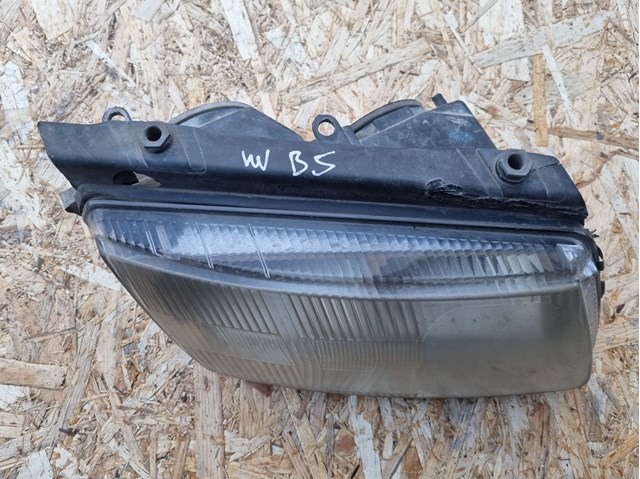 VAG 3B0941018K Правая фара в наличии Киев
