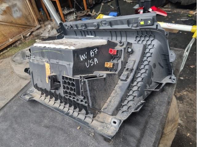 VAG 561857101B82V Ящик перчаточный (бардачок) в наличии Черновцы