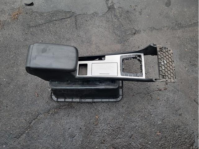 Консоль центральная панели управления 561863241C82V VAG