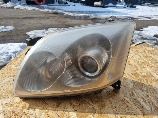 Основная фара в сборе левая 8117005210 TOYOTA