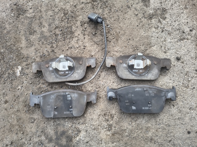 Колодки тормозные дисковые комплект 8K0698151F VAG