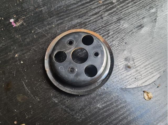 Шкив водяного насоса PE0215131 MAZDA