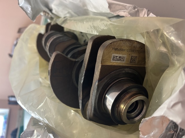 Коленвал двигателя 11217580483 BMW