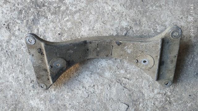 Балка крепления коробки передач 22311096104 BMW
