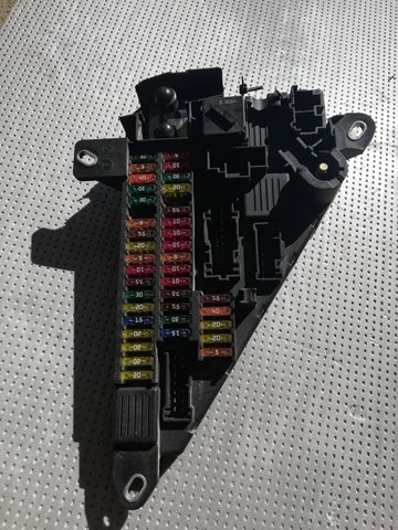 Блок предохранителей задний, салонный 61149138830 BMW